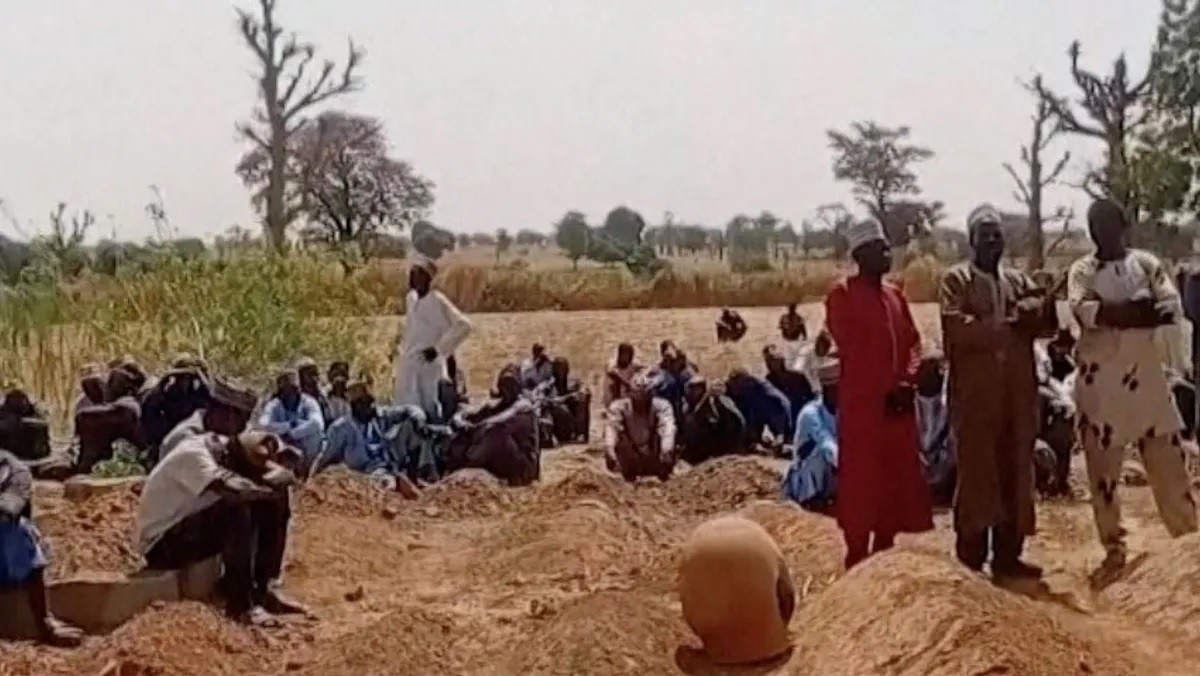 نيجيريا تطلق عملية عسكرية بعد مقتل أكثر من 160 شخصاً بهجوم دموي في كوارا
