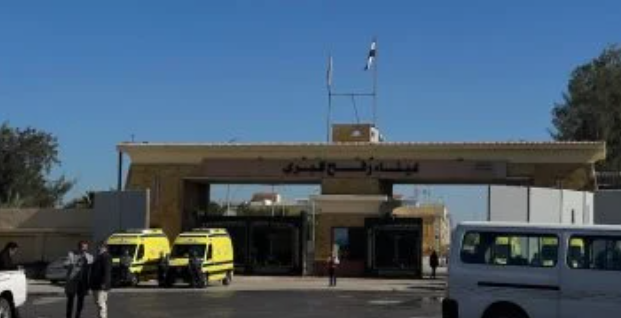 معبر رفح يستقبل الدفعة الخامسة من جرحى غزة لتلقي العلاج بمصر