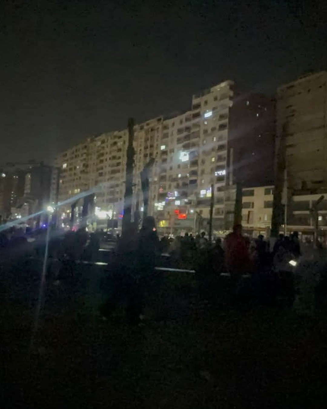 بعد قرار السيسي بإغلاق المحال.. الظلام يخيم على شوارع القاهرة لترشيد استهلاك الكهرباء