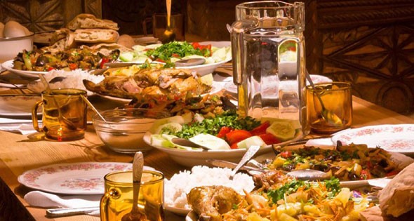 كيف تفرق بين الكرم والإسراف في رمضان؟