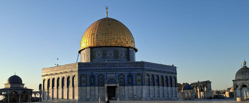 الأقصى في العشر الأواخر: دعوات للاعتكاف عند الأبواب وتحدي سياسة "الواقع الجديد"