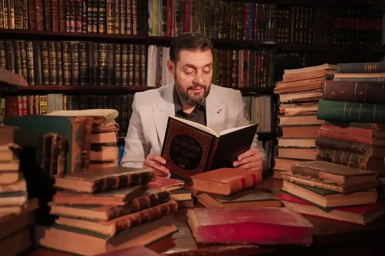 إبراهيم أبو عواد يكتب: تجربة السجن بين أيمن العتوم وفيودور دوستويفسكي