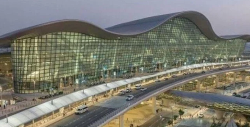 التلفزيون الإيراني يؤكد ضربة مطار أبوظبي وصفارات الإنذار تدوي في دبي ورأس الخيمة