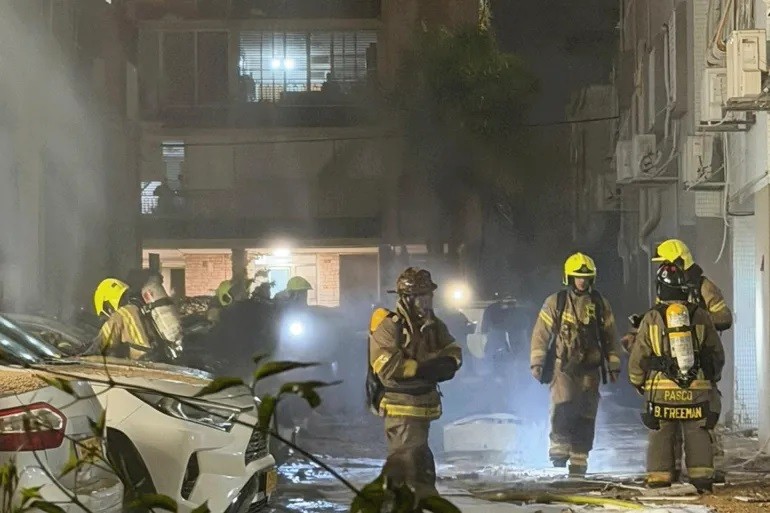 إيران تقصف قلب الاحتلال.. حرائق وإصابات في الوسط والجنوب