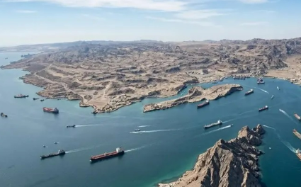 الاستخبارات الأمريكية: إيران قادرة على إغلاق هرمز لـ 6 أشهر