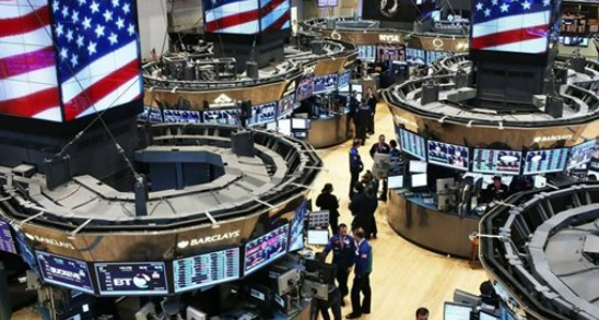 مؤشرات البورصة الأمريكية تفتتح على انخفاض حاد وسط مخاوف الفائدة