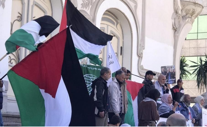 تونس تنتفض للأقصى: وقفة احتجاجية حاشدة تنديداً باستمرار إغلاق المسجد المبارك