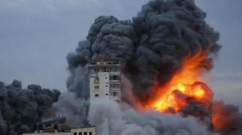 استشهاد 3 فلسطينيين في قصف إسرائيلي غادر استهدف مركبة غرب غزة