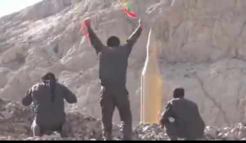 وكالة فارس تنشر مشاهد وصور توثق اللحظات الأولى لإطلاق الصواريخ من الجبال