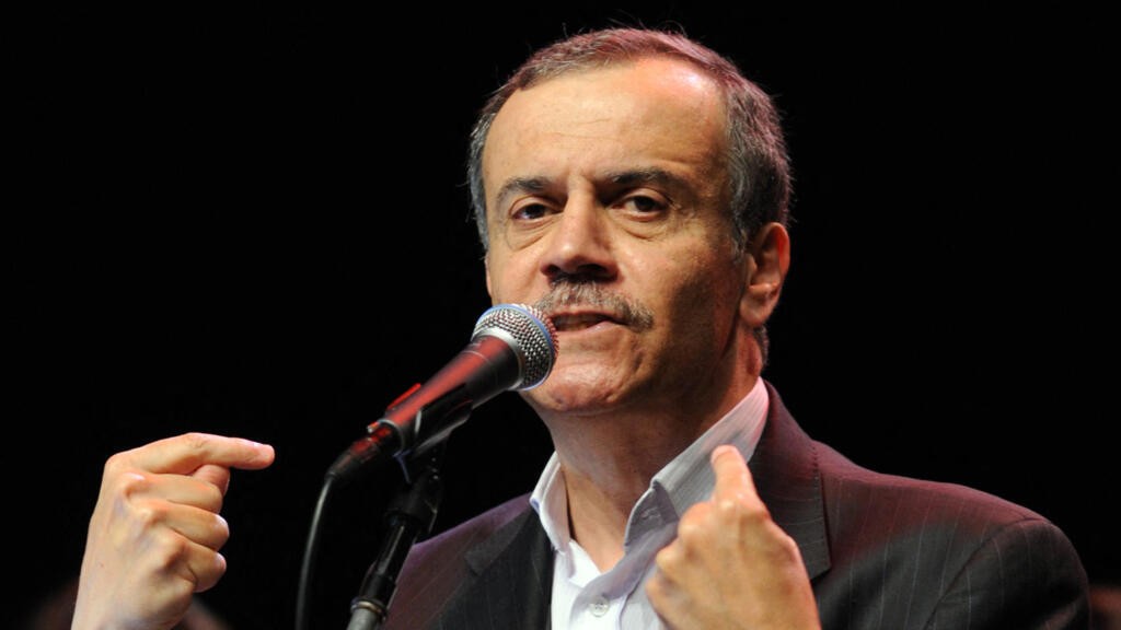 د. أسعد العويوي يكتب: أحمد قعبور.. حين يصبح الصوت وطنًا لا يغيب