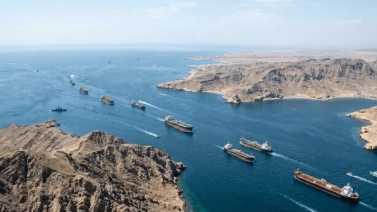 خام برنت يقفز 55%: تداعيات الإغلاق الفعلي لأهم ممر مائي في العالم