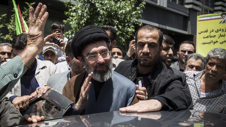 "لم أتواصل معه حتى الآن".. هذا ما قاله سفير روسيا بإيران عن مكان مجتبي خامنئي