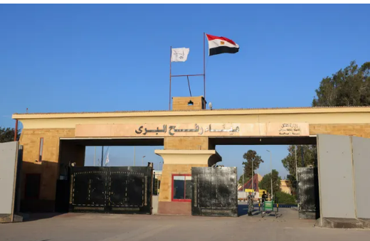 استئناف العمل بمعبر رفح: بارقة أمل للمرضى في غزة وسط حصار خانق