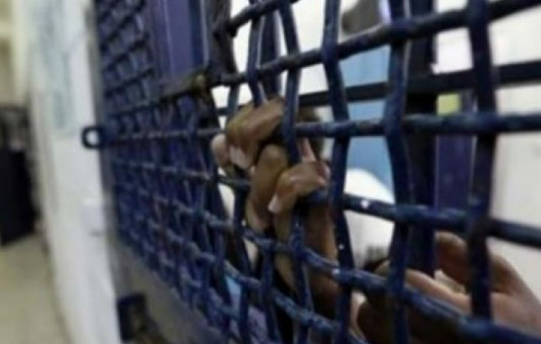 تقرير حقوقي صادم.. الاحتلال يحتجز 350 طفلاً و84 أسيرة في ظروف قاسية بسجونه