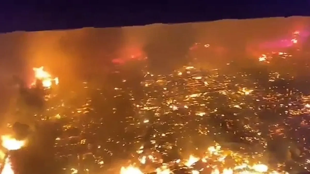 حريق مدمر في صباح الماليزية يحرق 200 منزل ويشرد السكان