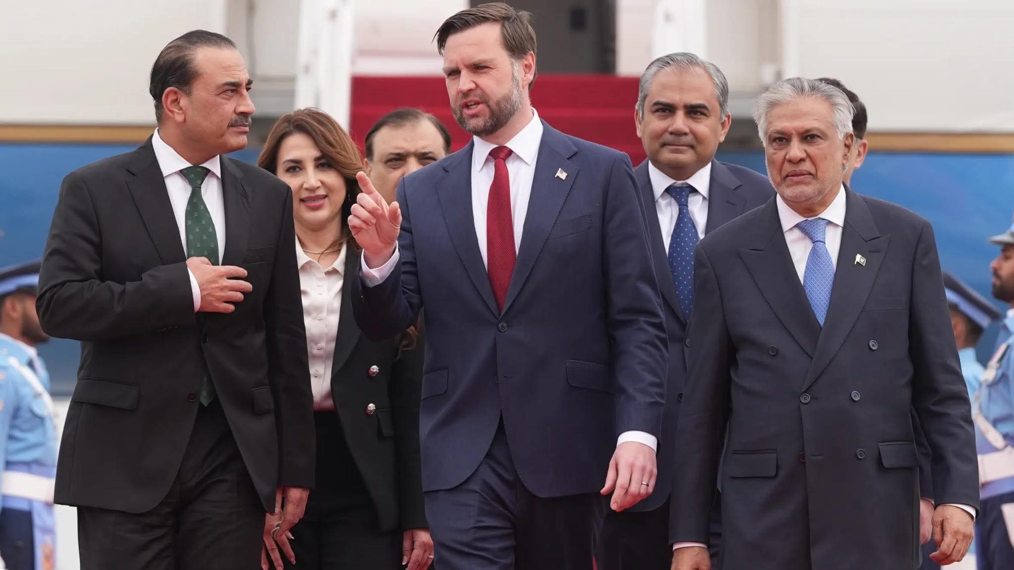 ما الذي يفرض شروط التفاوض بين إيران وواشنطن؟ باحث بالشأن الإيراني يجيب