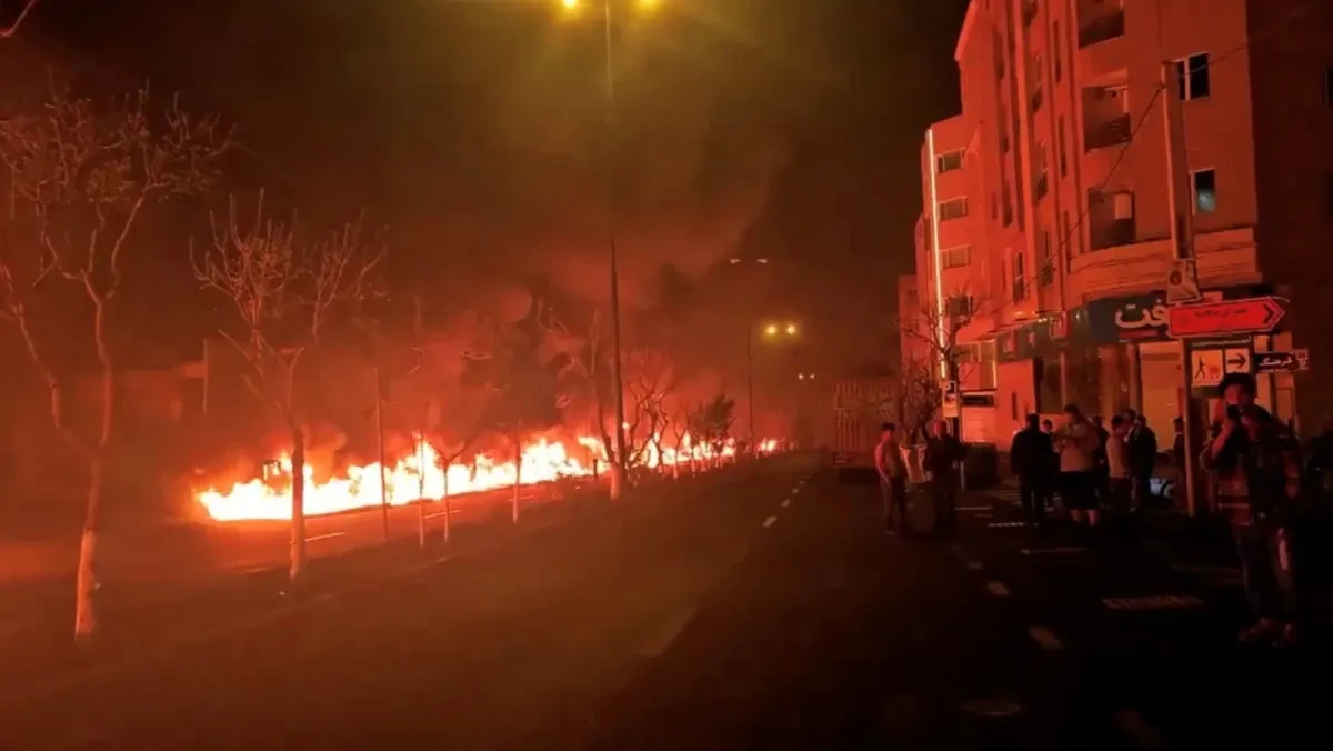 بعد تهديداته.. كبار مساعدي ترامب يبررون ضرب بنية إيران التحتية: "هدف مشروع"