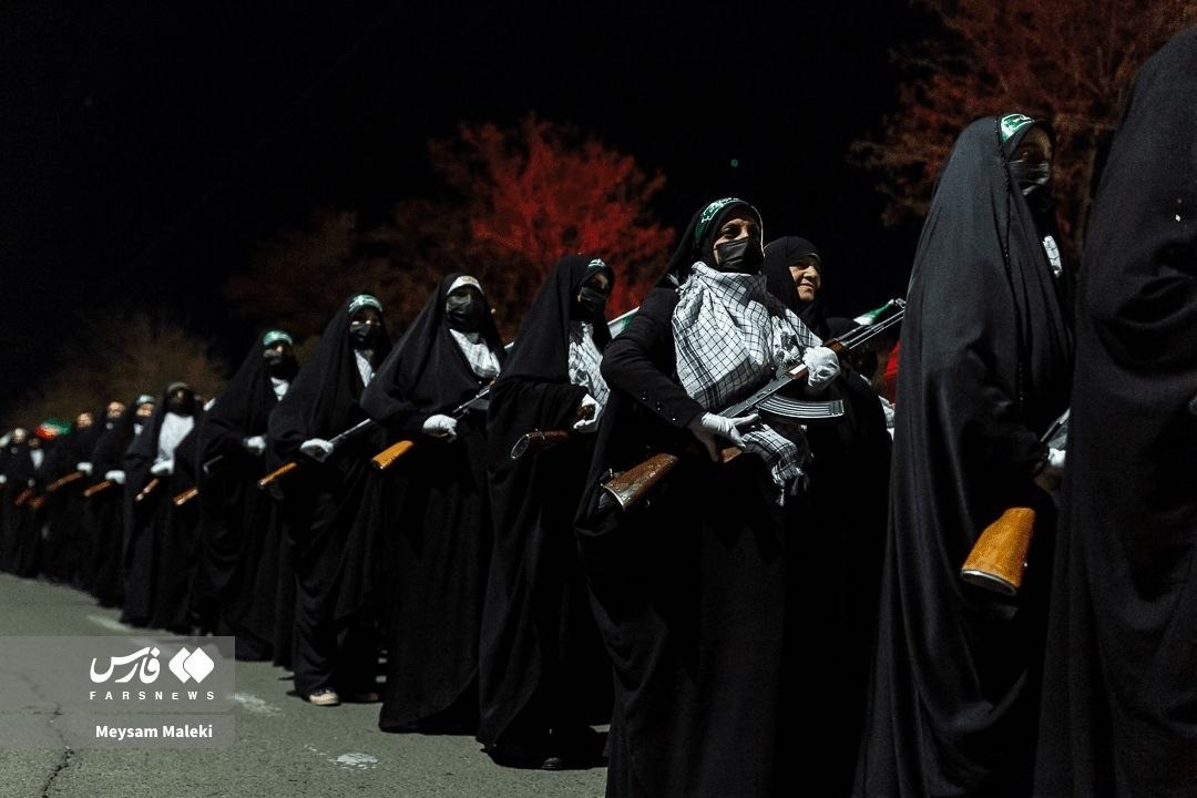 إيران تعلن: 14 مليون شخص يتطوعون للدفاع عن البلاد