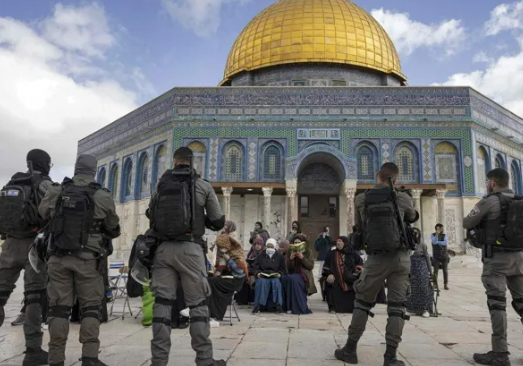 الاحتلال يستهدف النساء وموظفي الأوقاف في حملة اعتقالات بالقدس