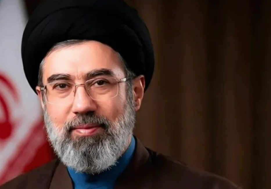 مجتبى خامنئي: هزمنا مخططات التمزيق وسنذيق الأعداء مرارة الانكسار