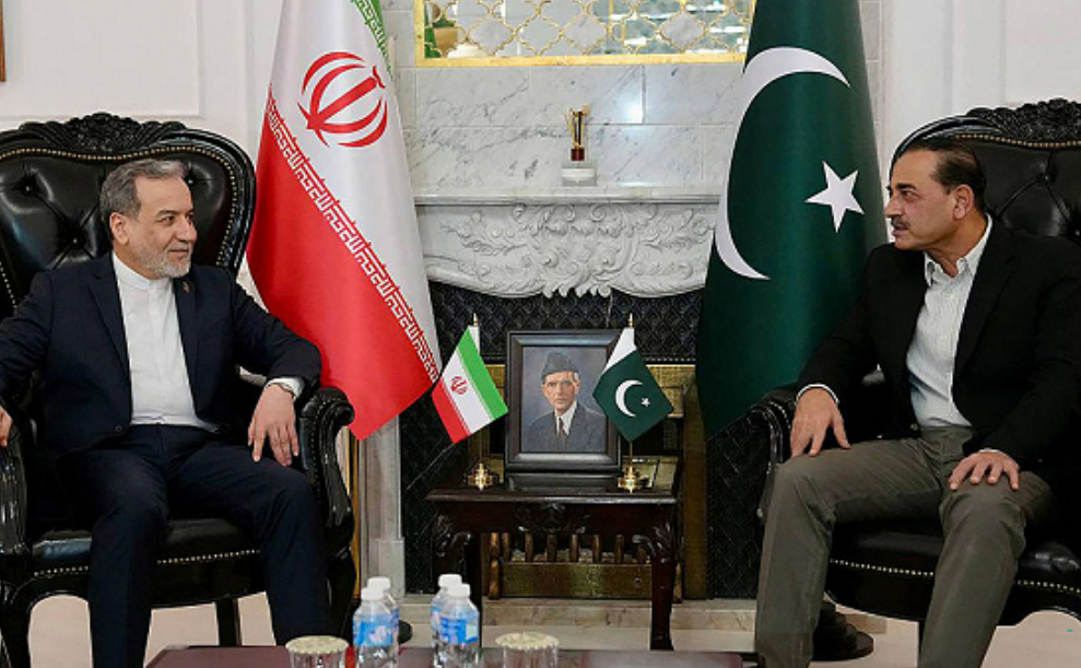 دبلوماسية طهران في إسلام آباد: عراقجي يرسخ شروط إيران في مواجهة الضغوط الأمريكية