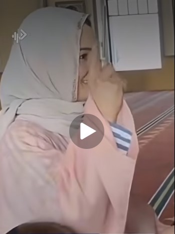 تفاعل واسع مع فيديو اعتناق سيدة أمريكية وابنتها الإسلام داخل مسجد بالولايات المتحدة