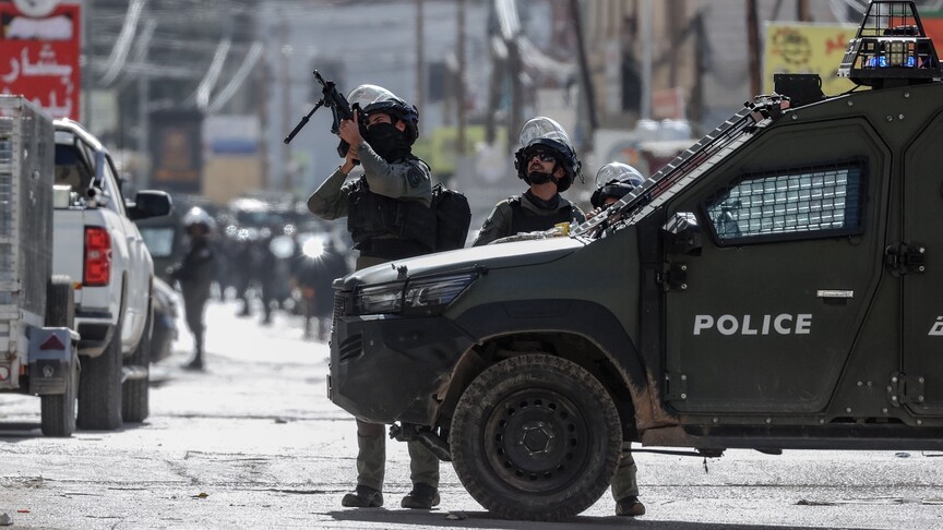 جيش الاحتلال يقتحم مخيم قلنديا في القدس ويستولي على المنازل