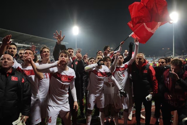 بعد الفوز على كوسوفو.. تركيا تعود إلى كأس العالم بعد 24 عاما من الغياب
