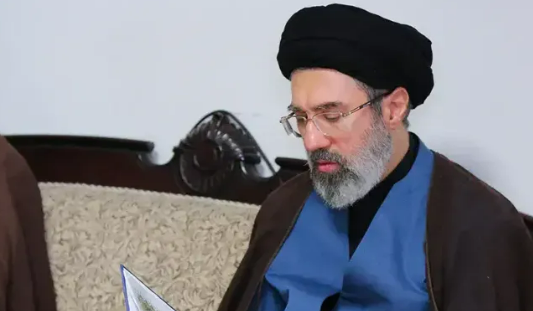 مجتبى خامنئي يرسم ملامح المرحلة: إيران قوة عظيمة والاستكبار العالمي إلى أفول