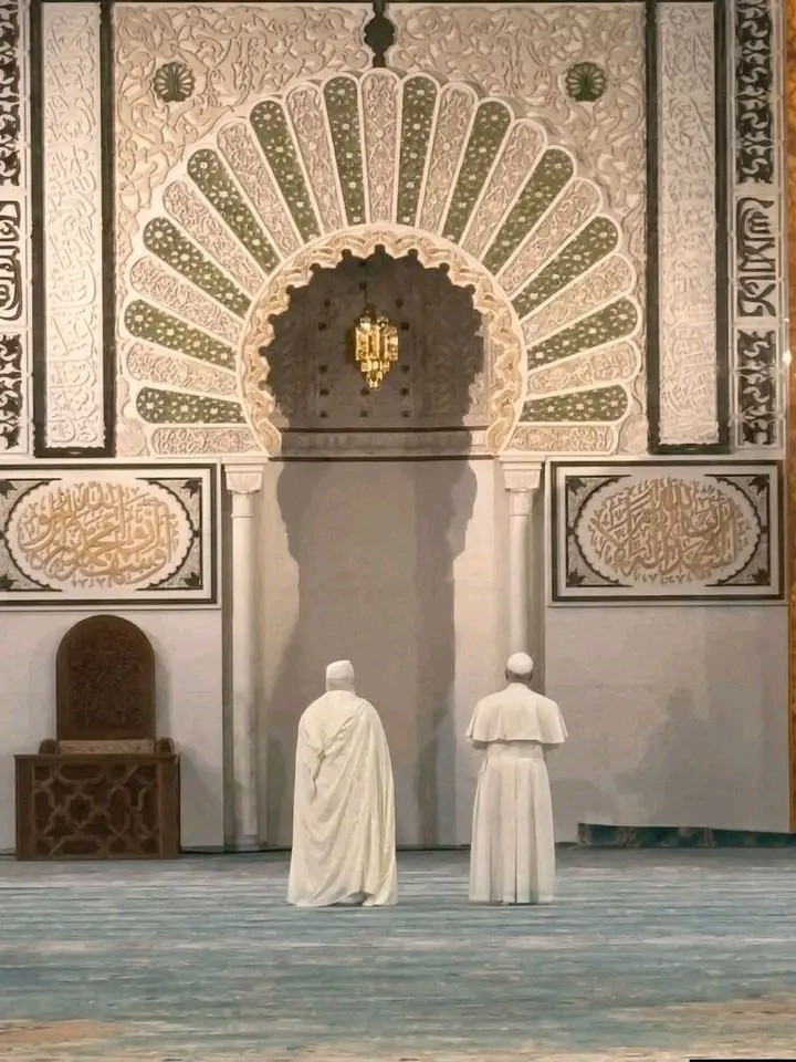 محند أمقران عبدلي يكتب: زيارة بابا الفاتيكان للجزائر : تسامح جزائري و "نباح" فرنسي