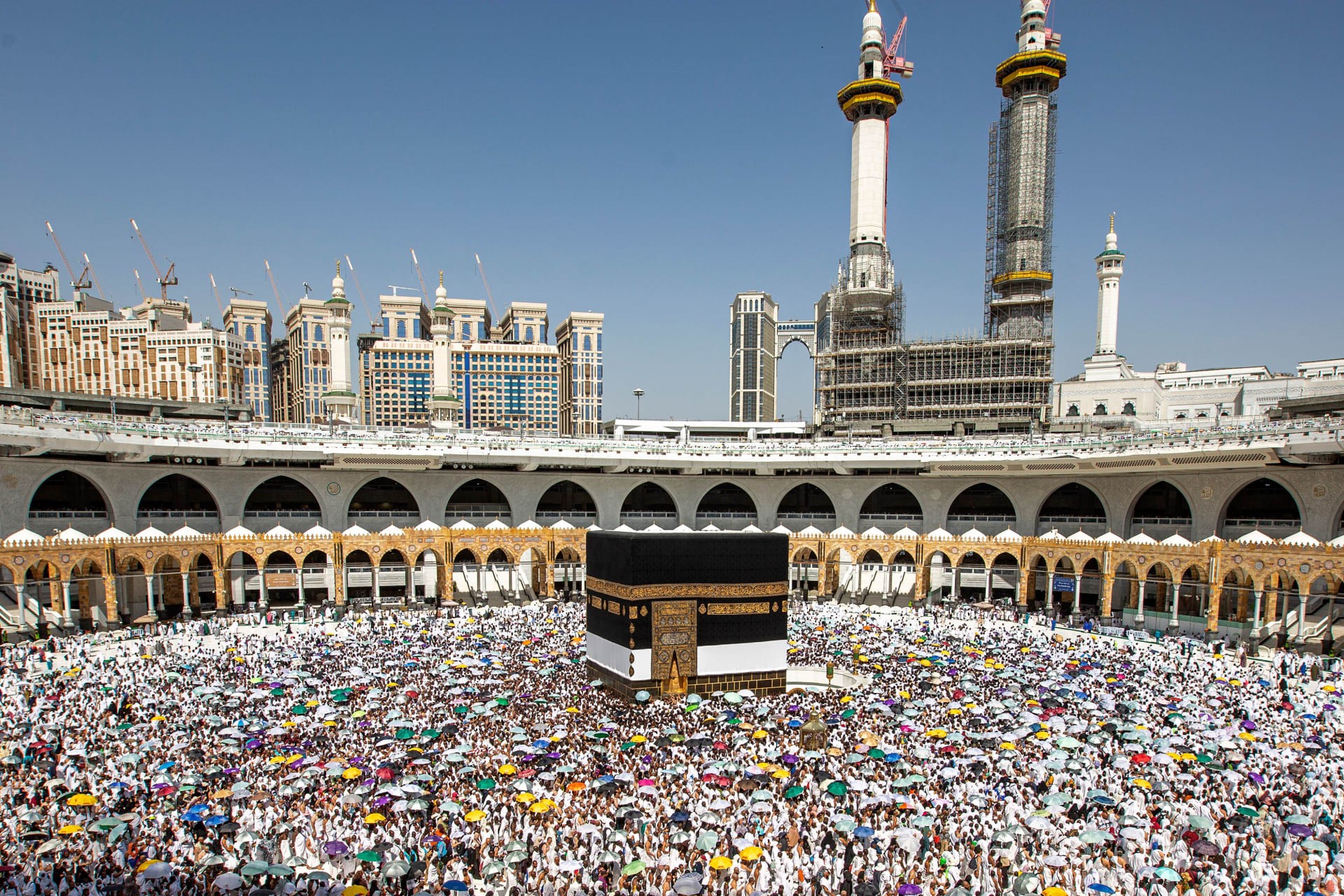 السعودية تفرض غرامة 100 ألف ريال على مستغلي تأشيرات الزيارة في الحج
