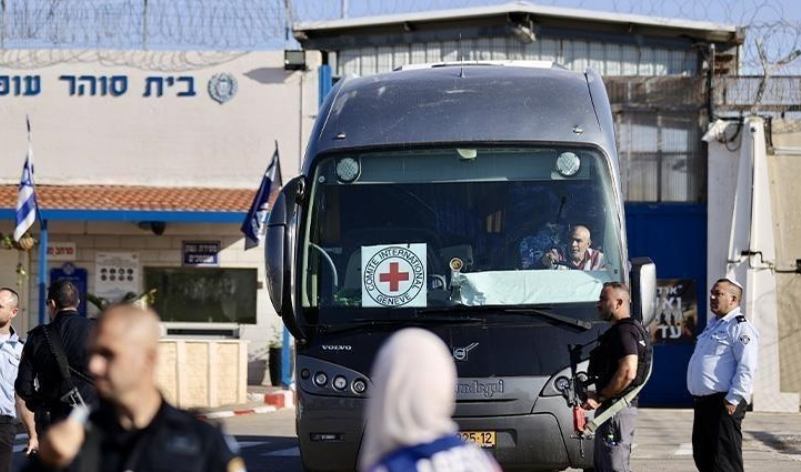 الاحتلال يفرج عن دفعة جديدة من أسرى غزة وسط شهادات مروعة عن التعذيب