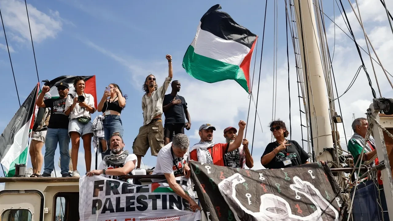 محمد مصطفى شاهين يكتب: أسطول كسر الحصار :حين تُبحر السياسة من شواطئ الضمير نصرة لغزة