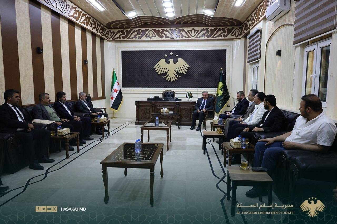 اجتماع في مبنى محافظة الحسكة تمهيداً لإعادة افتتاح القصر العدلي في المدينة (مديرية إعلام الحسكة).jpeg