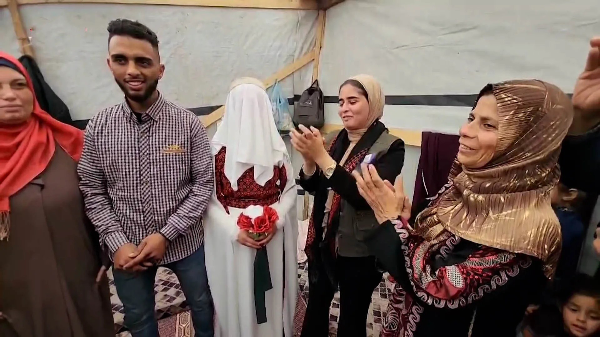 على أنقاض البيوت.. غزة تزغرد: فرح ناقص يحكي قصة شعب لا يستسلم