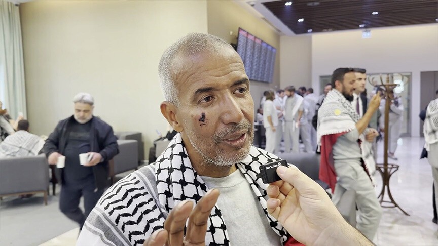 ناشط موريتاني بأسطول الصمود: الاحتلال اعتدى عليا بكلاب الحراسة في الرأس والصدر