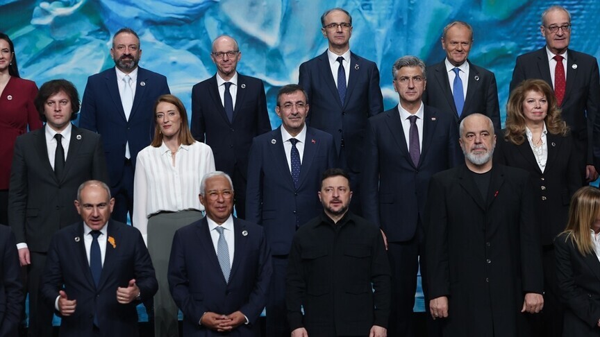 نائب أردوغان يشارك في قمة المجموعة السياسية الأوروبية بأرمينيا