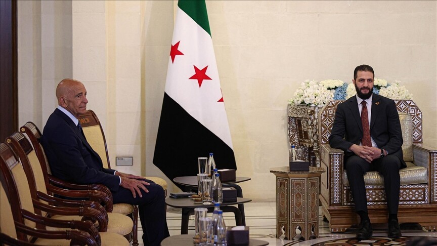 الشرع يلتقي باراك في قصر الشعب.. ماذا دار بينهما؟