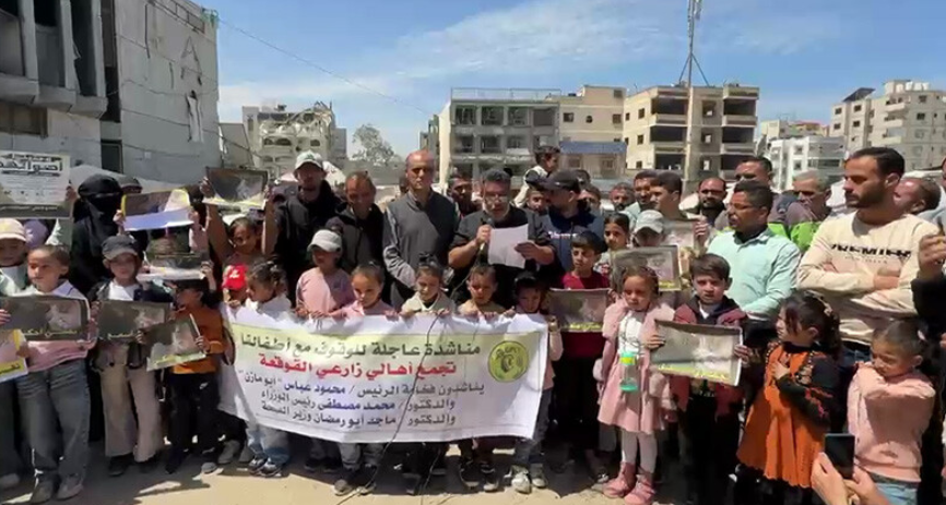 أطفال القوقعة في غزة: وقفة احتجاجية فوق الركام للمطالبة بكسر "عالم الصمت"