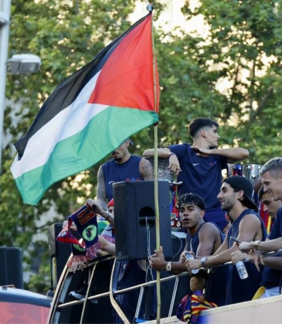 رئيس وزراء إسبانيا يدافع عن نجم برشلونة لامين يامال.. ماذا قال؟