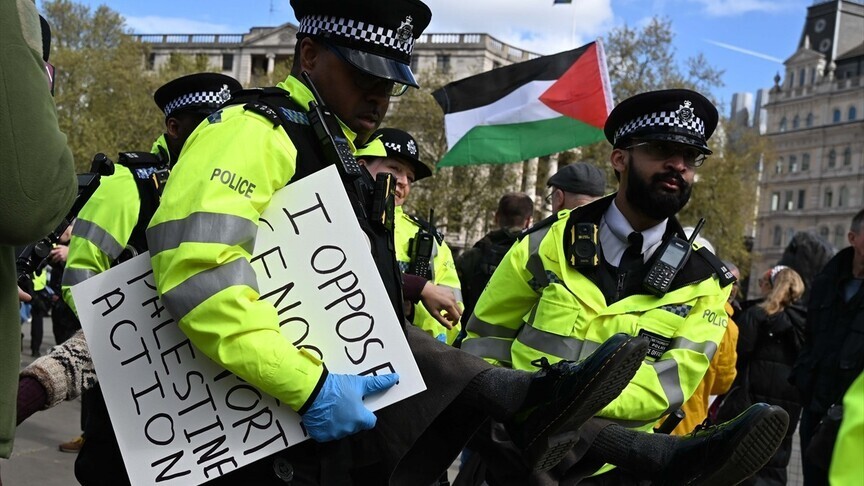أحكام بالسجن تترواح بين 4 و7 سنوات لنشطاء حركة فلسطين أكشن في بريطانيا