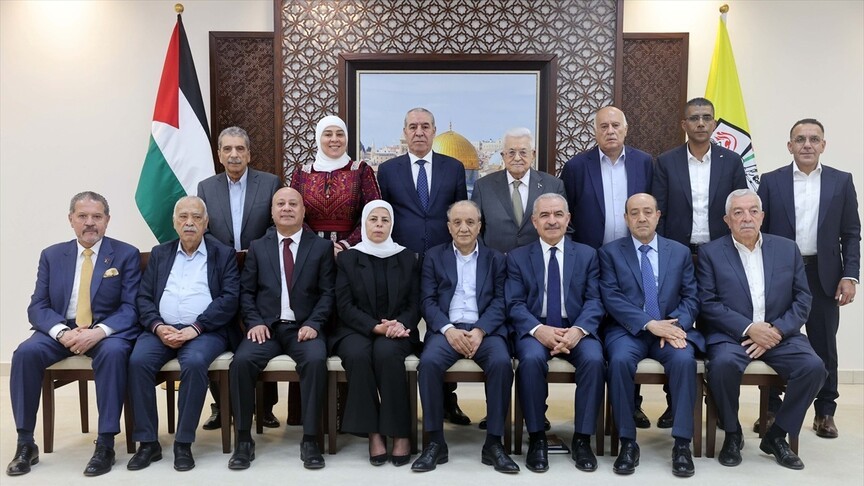 "فتح" تنتخب حسين الشيخ نائبا لرئيس الحركة محمود عباس
