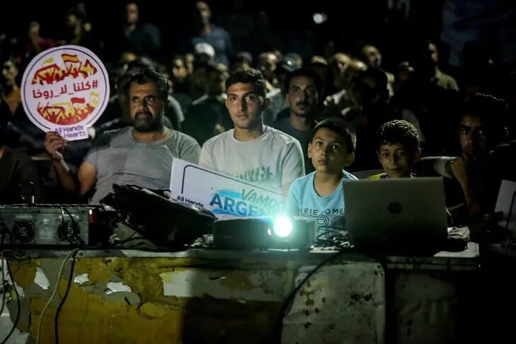 "كلنا لا روخا".. غزة تحتفل بفوز إسبانيا بكأس العالم