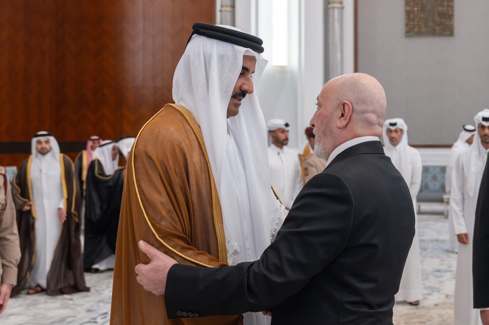 الرئيس العراقي يلتقي أمير قطر ويقدم التعازي بوفاة الشيخ حمد بن خليفة آل ثاني