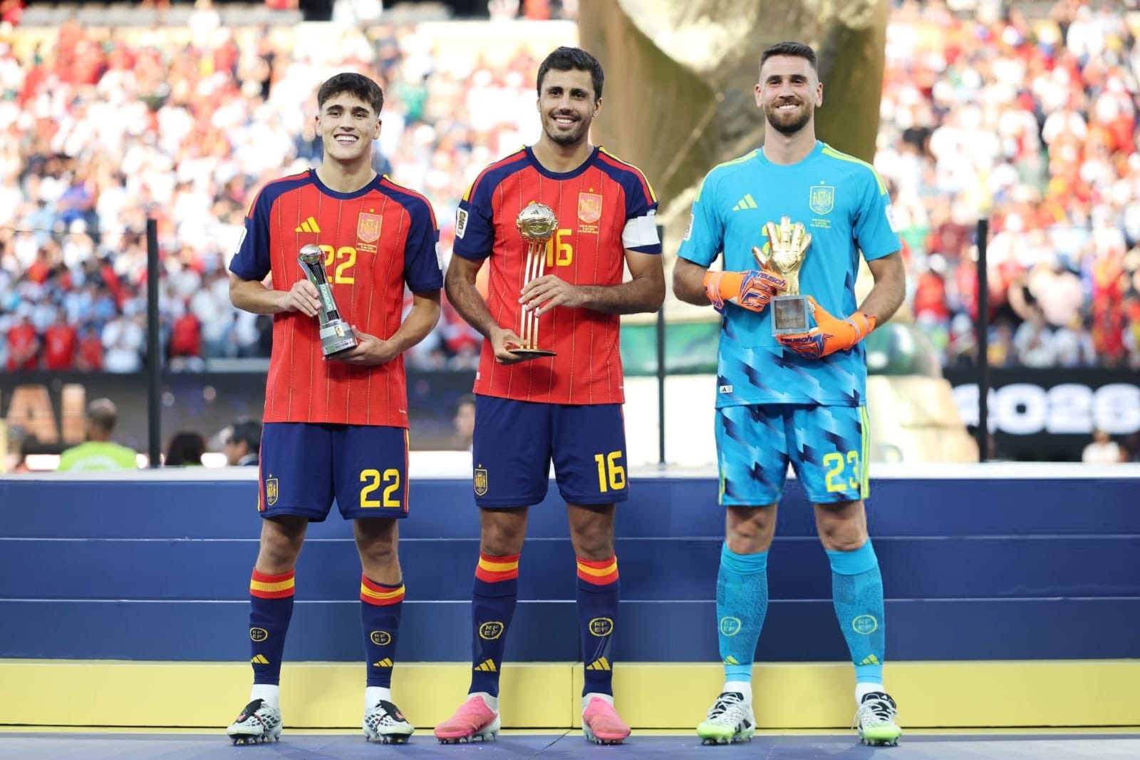 رودري وكوبارسي وسيمون.. إسبانيا تسيطر على الجوائز الفردية في كأس العالم